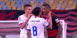 Laudos isentam Ramírez de injúria racial e flagra xingamento de B.Henrique