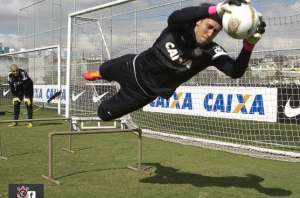 Corinthians volta aos treinos sem ídolo e com zagueiro podendo estrear