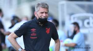 Athletico deve ter 'nova' dupla defensiva para encarar o Vasco