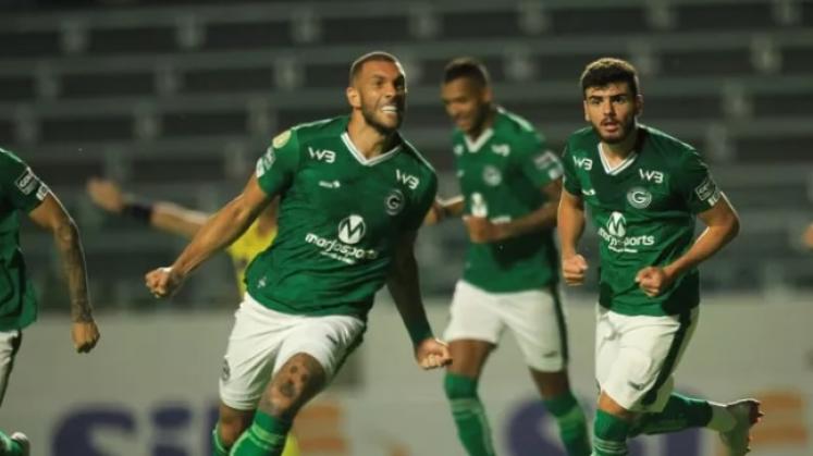 Fernandão comemora seu gol pelo Goiás neste sábado à noite - Douglas Schinatto / O Popular