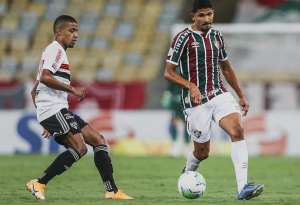 Técnico cita até Romário ao elogiar Brenner, artilheiro do São Paulo, com 22 gols