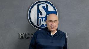 Schalke 04 apela ao 4° treinador na temporada contra a queda na Alemanha