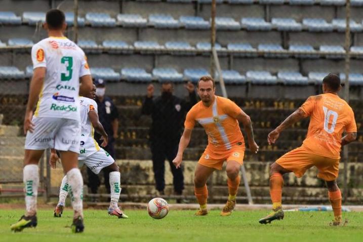 Zé Love foi o nome do jogo com os dois gols do Brasiliense - André Gomes/Brasiliense F.C