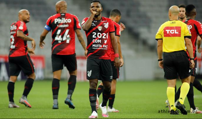 Nikão comandou vitória paranaense. Foto: Divulgação Athletico