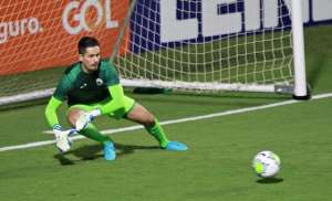 Vitória em confronto direto faz Goiás sonhar com permanência na elite