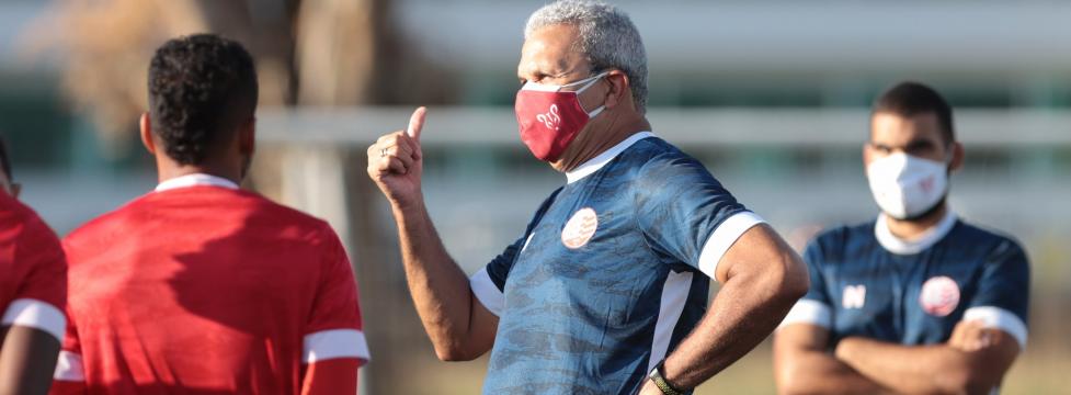 Série B: Hélio dos Anjos ganha reforços para tirar Náutico da zona de rebaixamento