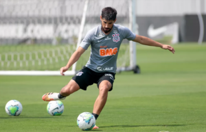 Corinthians coloca a mão no bolso e quita a contratação de zagueiro