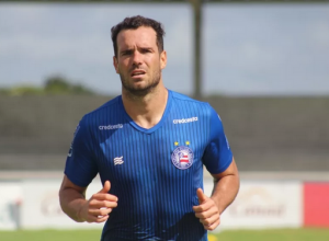 Bahia renova contratos de volante e zagueiro por motivos diferentes