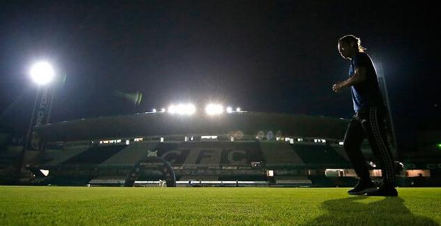 Em despedida do Botafogo, Honda diz que também se decepcionou