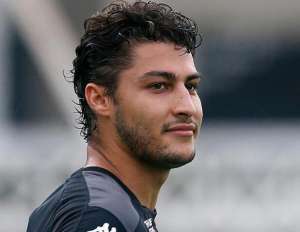 Quase rebaixado, lateral do Botafogo-RJ é suspeito de atropelar e matar uma pessoa no Rio