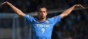 No Japão, ex-atacante do Santos começa o ano com mais um título, a Copa do Imperador