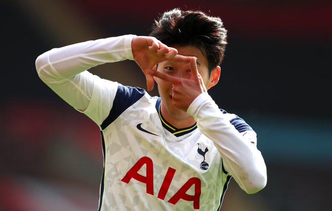 INGLÊS: Kane e Son brilham, Tottenham vence o Leeds e volta ao G4