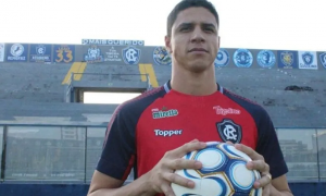 Goleiro titular na Série C é empossado vereador em capital