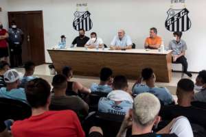 Andrés Rueda e novos gestores do Santos se apresentam ao elenco e a Cuca