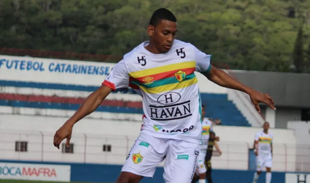 Série C: Brusque faz denúncia de racismo contra dirigente do Vila Nova