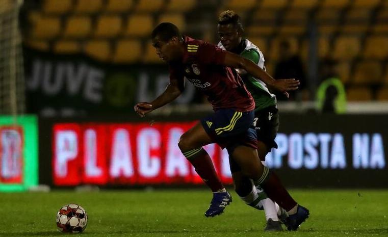 Ex-Bota-SP e Cruzeiro sofre parada cardiorrespiratória em jogo do Português