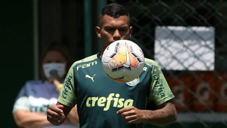 Palmeiras treina com presença de Gabriel Veron e torcida faz festa no aeroporto