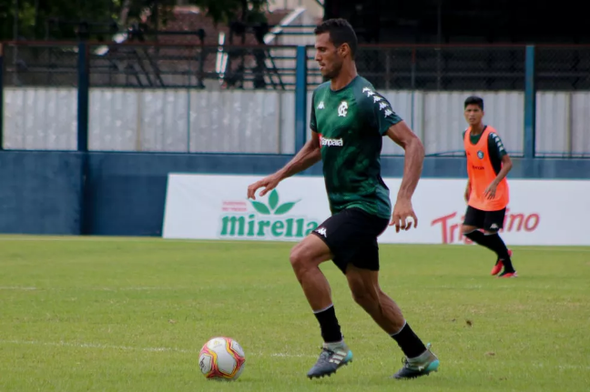 Série C: Zagueiro sofre entorse no joelho e vira dúvida do Remo para o Re-Pa