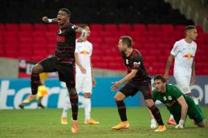 Flamengo pode sacramentar venda de atacante criticado pela torcida