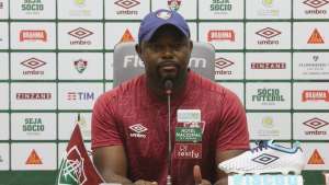 Focado na reabilitação, técnico testa positivo para covid e desfalca Flu em clássico
