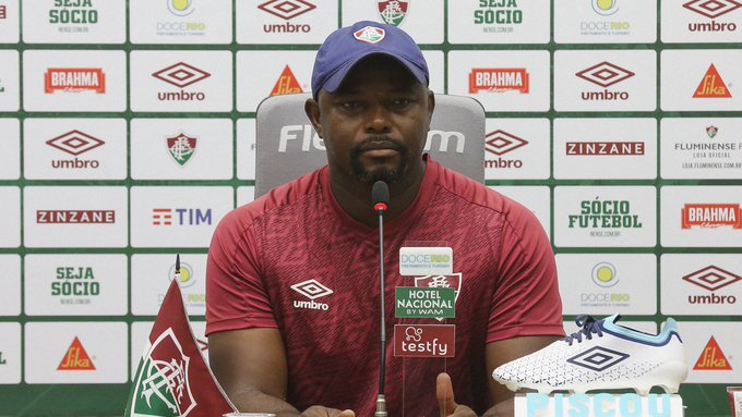 Focado na reabilitação, técnico testa positivo para covid e desfalca Flu em clássico