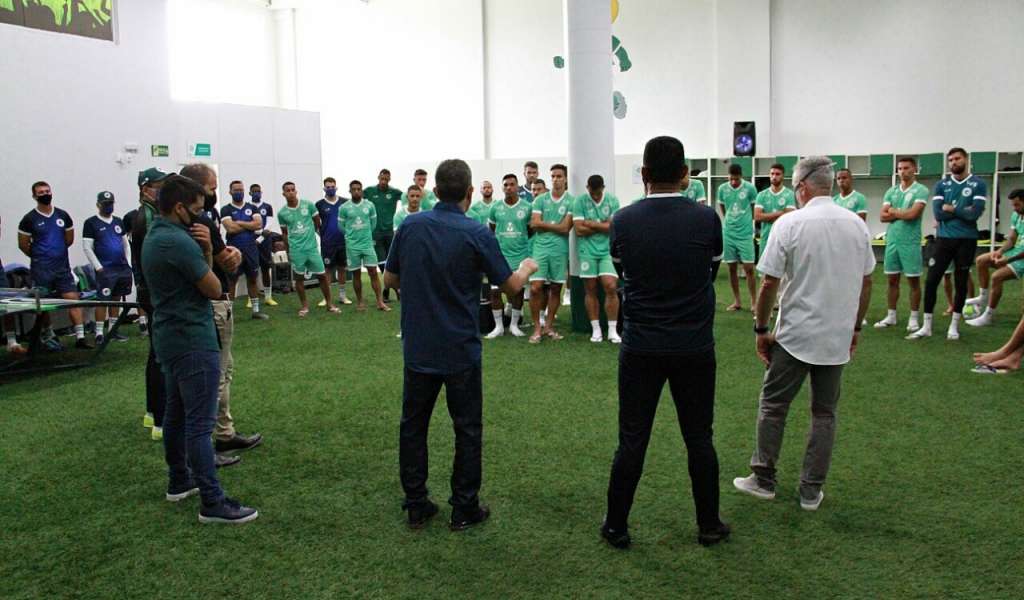 Presidente do Goiás se reúne com elenco (Foto: Rosiron Rodrigues)
