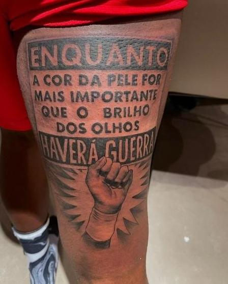 Brasileiro do Real Madrid faz tatuagem contra o racismo: “Haverá guerra”