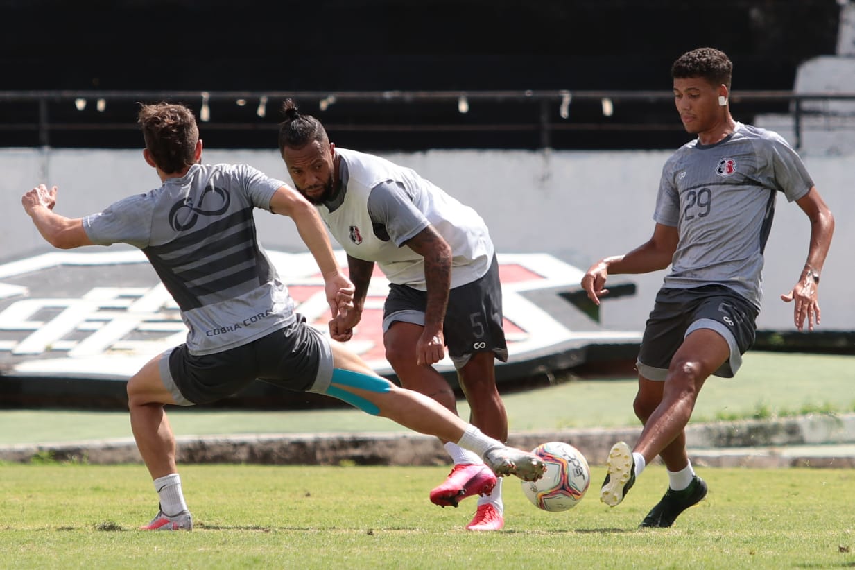 Série C: Santa Cruz realiza penúltimo treino em Recife antes de duelo contra o Vila Nova