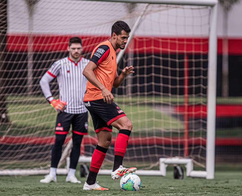 Atlético-GO confirma um caso de covid-19 e fecha preparação para encarar o Vasco