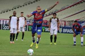 Com tabu em jogo, Sport e Fortaleza fazem clássico nordestino entre desesperados