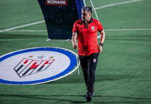 Técnico do Atlético Goianiense trata jogo contra o Vasco como 