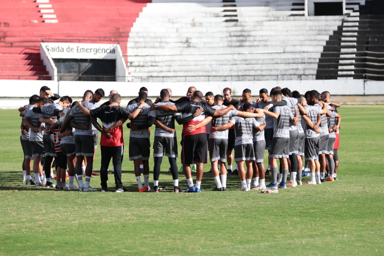 Série C: Santa Cruz terá força máxima no elenco contra o Vila Nova, no próximo sábado