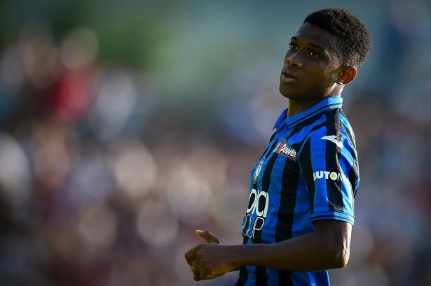 Manchester United oficializa a contratação de jovem da Atalanta