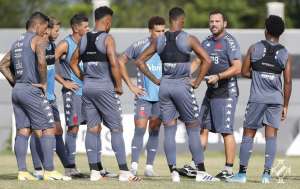 Vasco paga salários de outubro antes de enfrentar o Atlético-GO