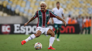Meia que estava na mira da Ponte deixa o Flu e acerta com time de Portugal