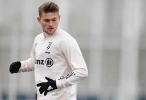 Italiano: Zagueiro é o terceiro caso de covid-19 na Juventus em uma semana