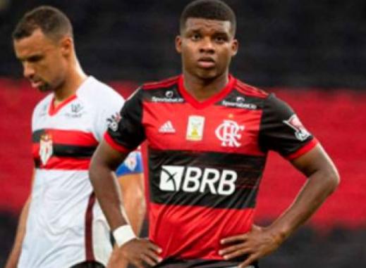 Atacante faz escolha e fica perto de deixar o Flamengo rumo ao Japão