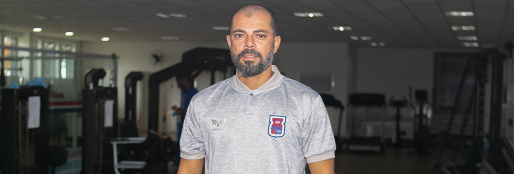 Derrota na estreia e degola na Série B. (Foto: Rui Santos / Paraná)