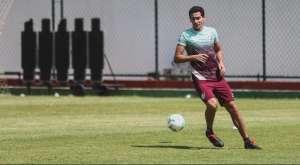 Diagnosticado com apendicite, meia do Fluminense é operado e passa bem