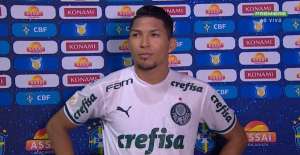 Rony diz que árbitro acertou ao anular pênalti: 'Não tem como eu tirar o braço'