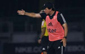 São Paulo quer reencontrar vitória e paz contra Santos que pensa na Libertadores