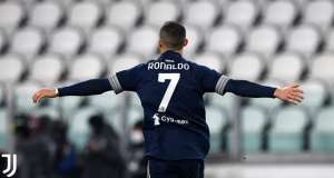 ITALIANO: Brazuca e CR7 marcam, Juventus vence e volta ao G4