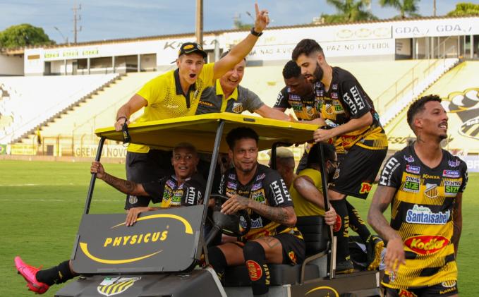 PLACAR FI: Quatro acessos e tropeço do São Paulo; TODOS os resultados do domingão