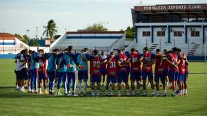 Jogador do Fortaleza é flagrado quebrando isolamento social e será punido pelo clube