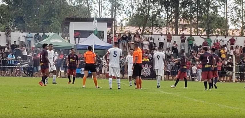 Final de campeonato no Brasil recebe público em plena pandemia de Covid-19