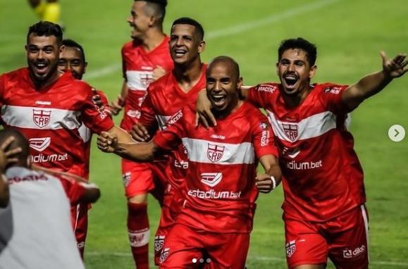 Galo cantou alto contra o Bugre. (Foto: Divulgação)