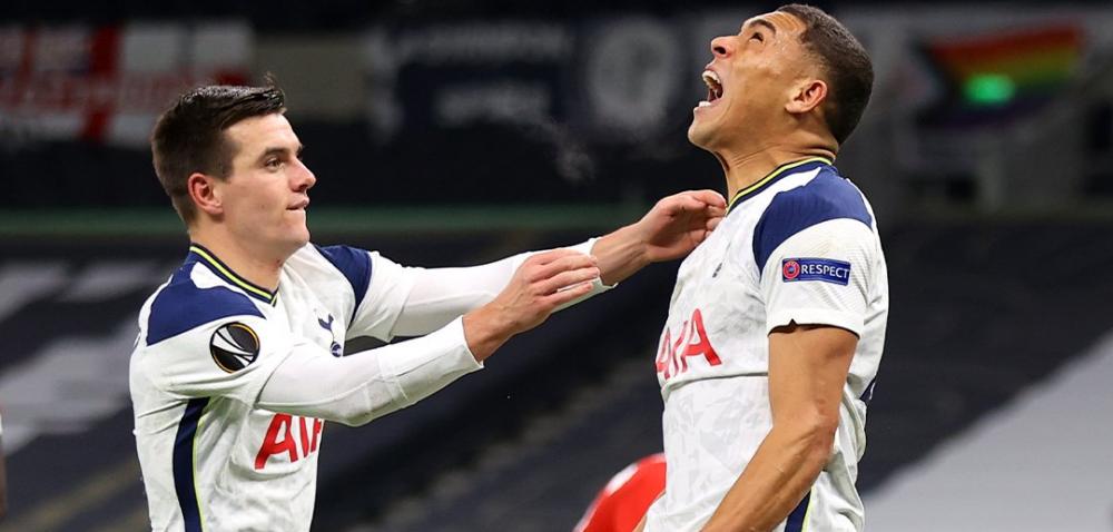 Contra a Covid-19, liga da Europa deve punir aperto de mãos e troca de camisas