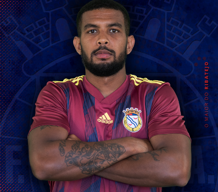 Corpo de jogador será velado em clube português e depois seguirá para o Brasil