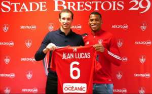 Meia ex-Santos e Flamengo é emprestado a clube francês