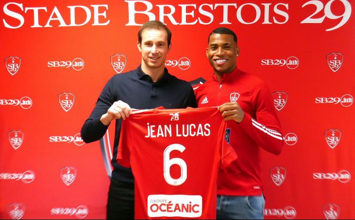 Meia ex-Santos e Flamengo é emprestado a clube francês